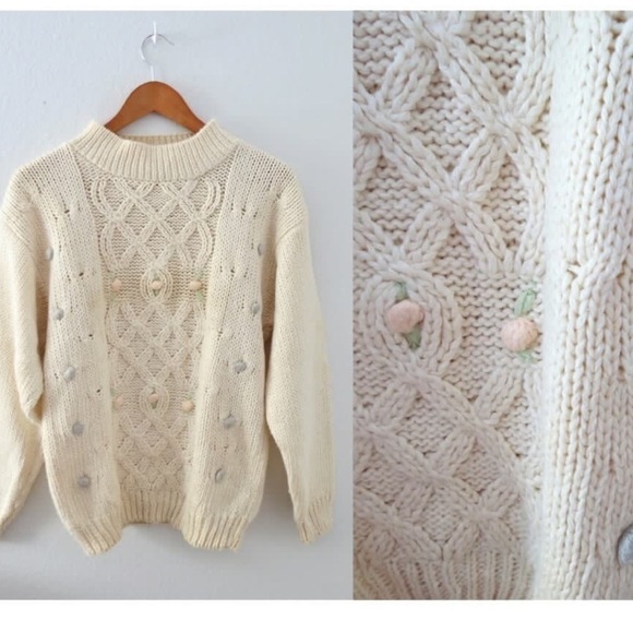 VINTAGE JASON MAXWELL HAND KNITED FLOWER ROSETTE CREAM SWEATER MEDIUM - Picture 2 of 12
